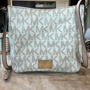 Michael Kors Messenger Crossbody